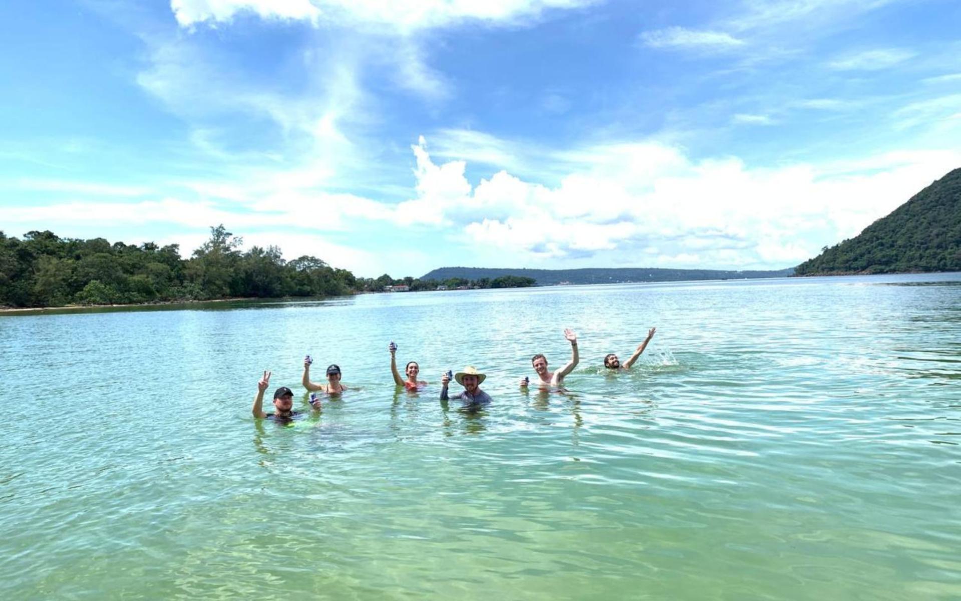 Mad Monkey Koh Rong *